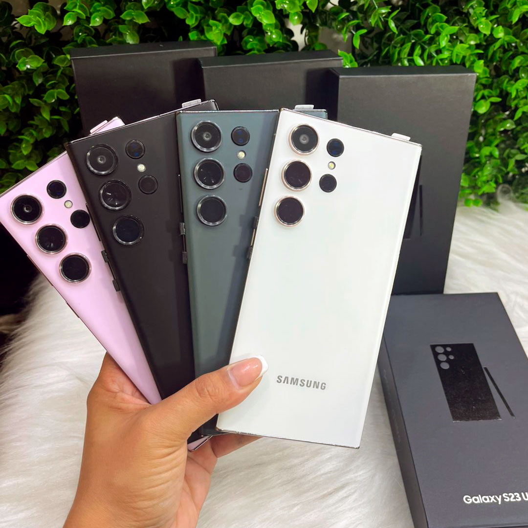 S23 Ultra em todas as cores com caixas ao fundo sobre bancada branca