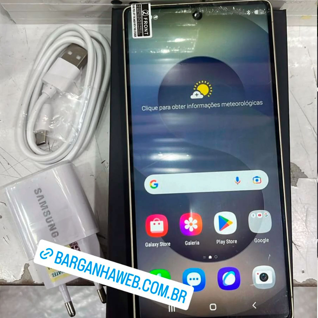 S25 Ultra Titanium Beige com tela ligada e acessórios sobre bancada real