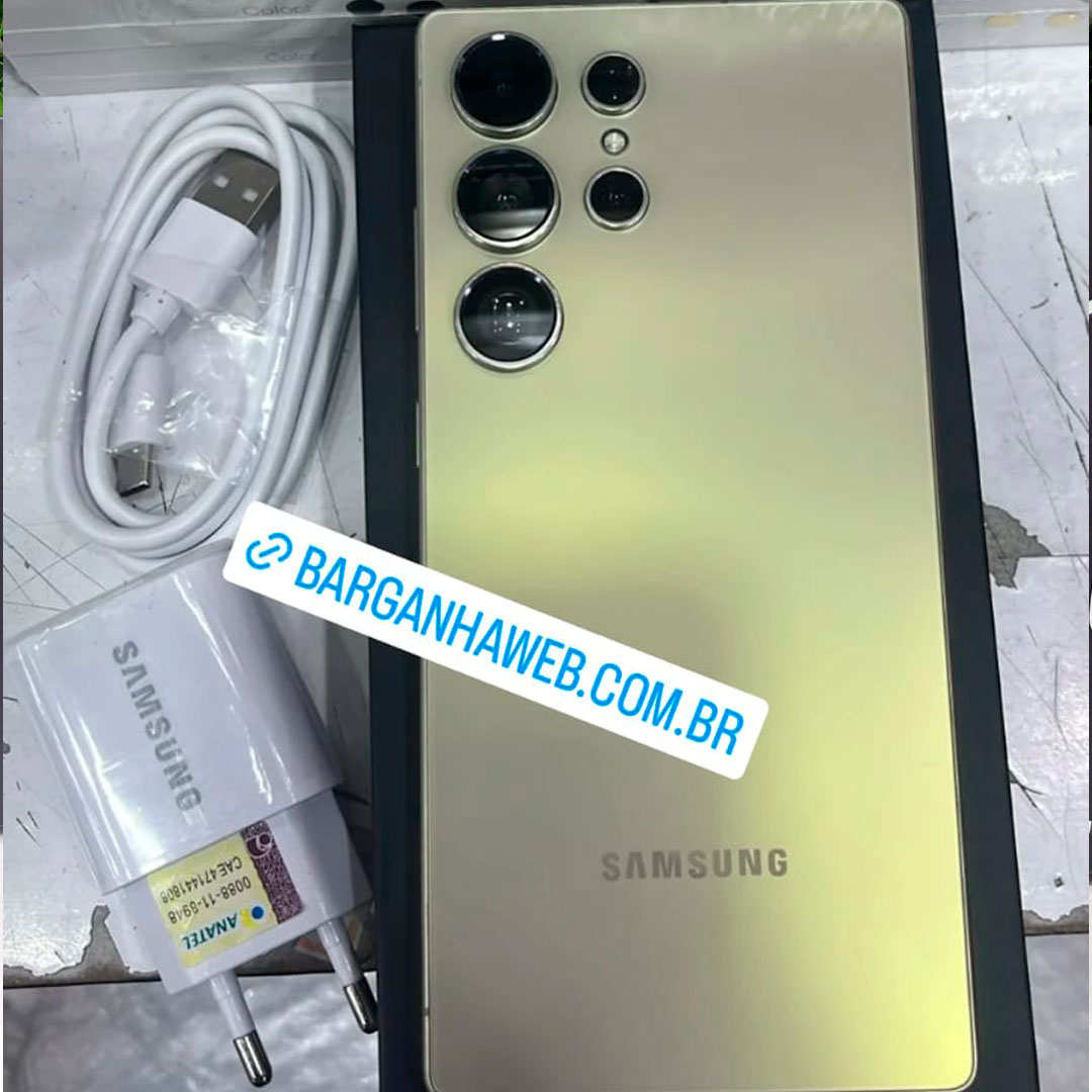 S25 Ultra Titanium Yellow sobre bancada com caixas ao fundo